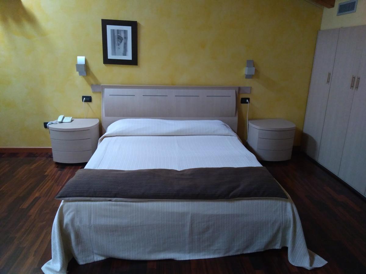 Hotel Fontana Santa Grumello del Monte Exterior foto